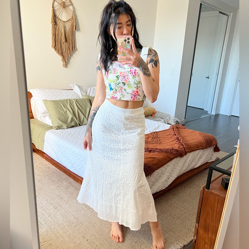 NWT eyelet cotton zippered mid skirt - S
